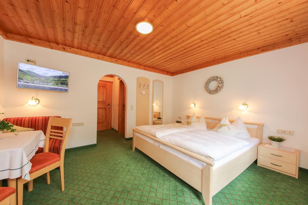 Bed and Breakfast Haus Spieleck Saalbach Exterior foto